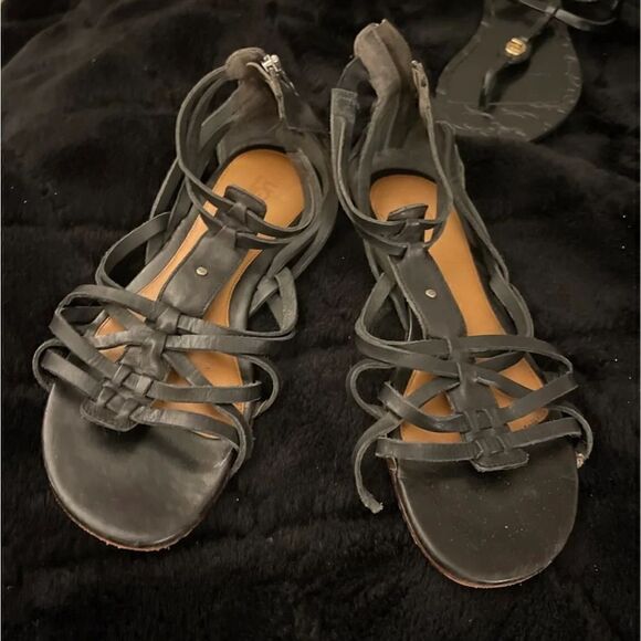 Ugg sz 9 black leather gladiator sandals - Picture 3 of 3